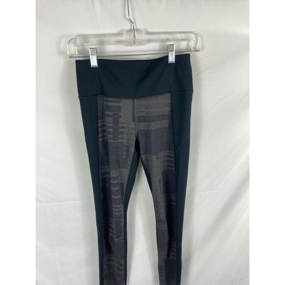 Under Armour Patterned Front Athletic Leggings Size Small - Picture 2 of 4